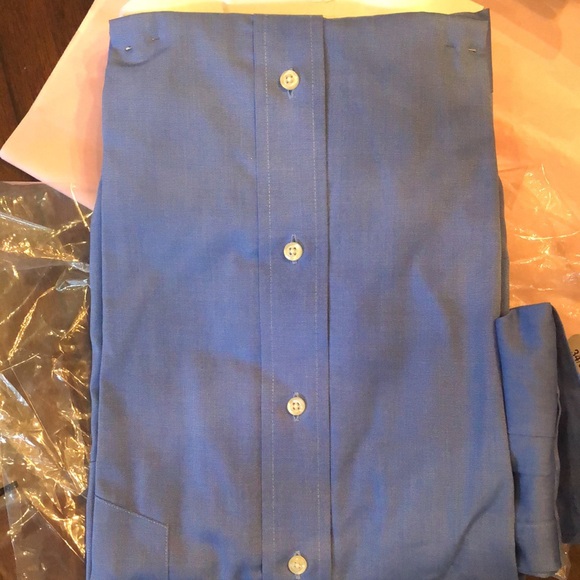 Forsyth of Canada wrinkle free white color blue button down cuff sleeves shirt - Picture 2 of 9